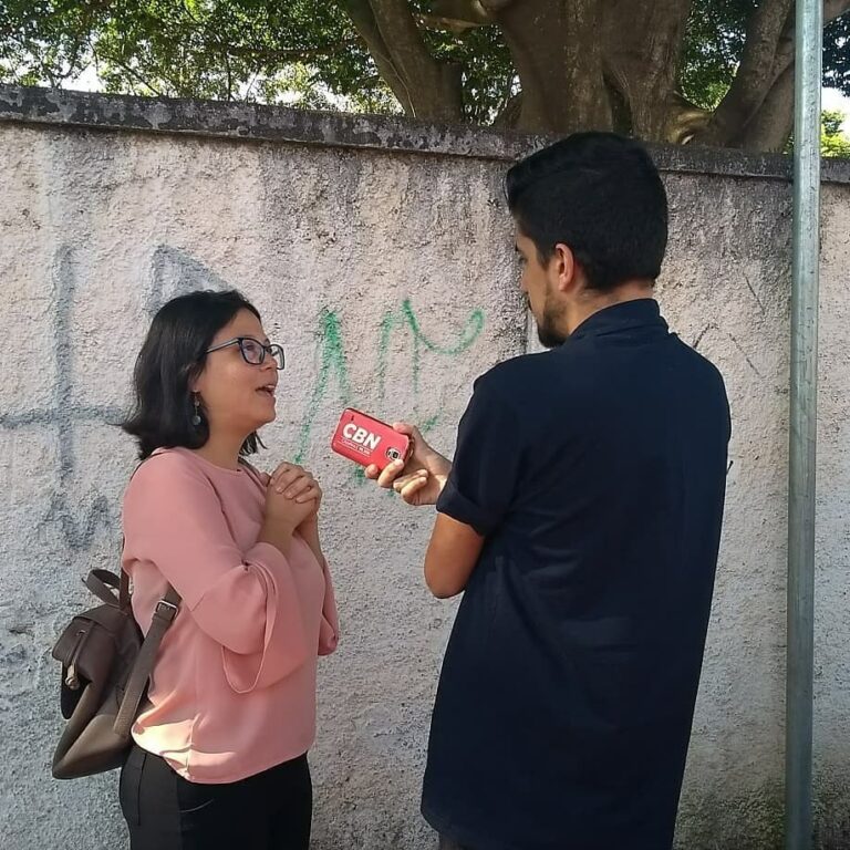 Mariana dá entrevista à CBN sobre a demanda do transporte adaptado