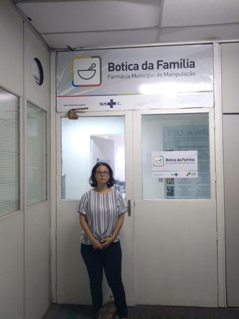Mariana visita a Botica da Família