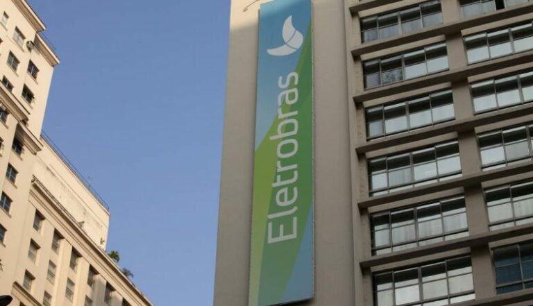 Barrar o processo de privatização e consequente aumento da (já cara) tarifa de energia elétrica.