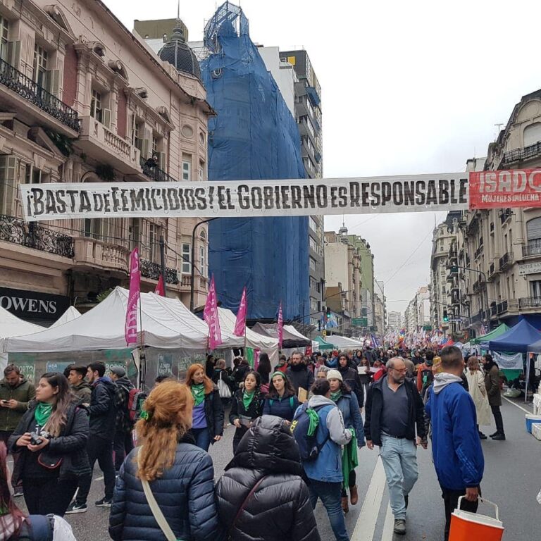 Basta de feminicídios praticados por governos irresponsáveis.