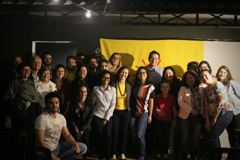 Foto linda do lançamento da Livia Lazaneo