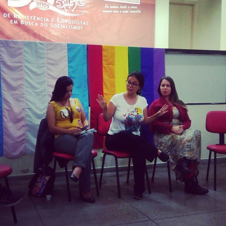 Debate organizado pelo grupo Identidade