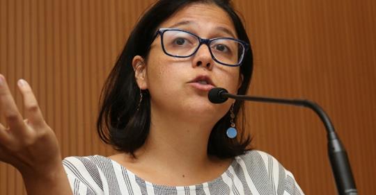 Mariana Conti vota contra projeto de lei que precariza a saúde em Campinas