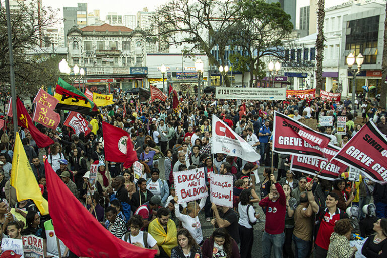 Em defesa da educação e dos direitos sociais!